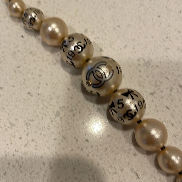 Authentic Chanel relaunch 1919 pearl necklace - Picture 6 of 16